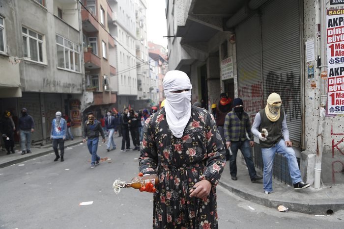 Επεισόδια στην πλατεία Ταξίμ στην Κωνσταντινούπολη [εικόνες] | iefimerida.gr 5