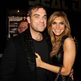 Καταγγελία σοκ: Ο Ρόμπι Γουίλιαμς και η σύζυγός του με παρενοχλούσαν σεξουαλικά [εικόνες]  | iefimerida.gr 3