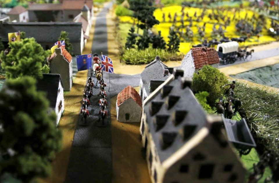 Ξόδεψε 150.000 ευρώ και 40 χρόνια για να αναπαραστήσει τη Μάχη του Βατερλώ στο σπίτι του [εικόνες]  | iefimerida.gr 6