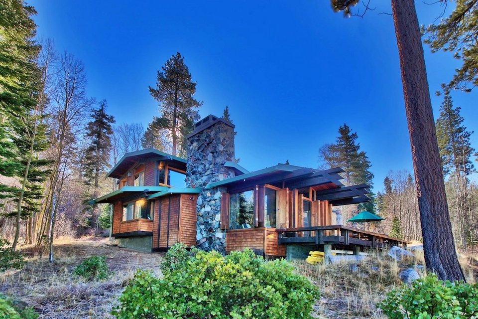 Το ξύλινο σπίτι που βγαίνει στο σφυρί αντί 7,2 εκατ. ευρώ [εικόνες] | iefimerida.gr 4