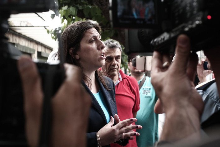 Η Kωνσταντοπούλου, έξαλλη, βγήκε στον δρόμο να ζητήσει τον λόγο από τους αστυνομικούς [βίντεο] | iefimerida.gr 5