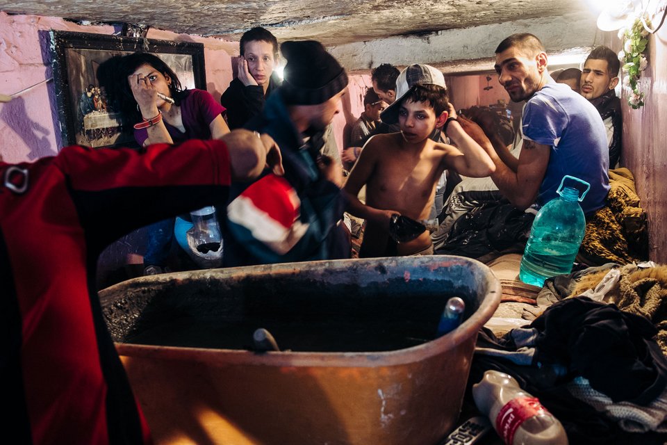 Το κορίτσι του υπονόμου: Εζησε και πέθανε σε τούνελ [εικόνες] | iefimerida.gr 3