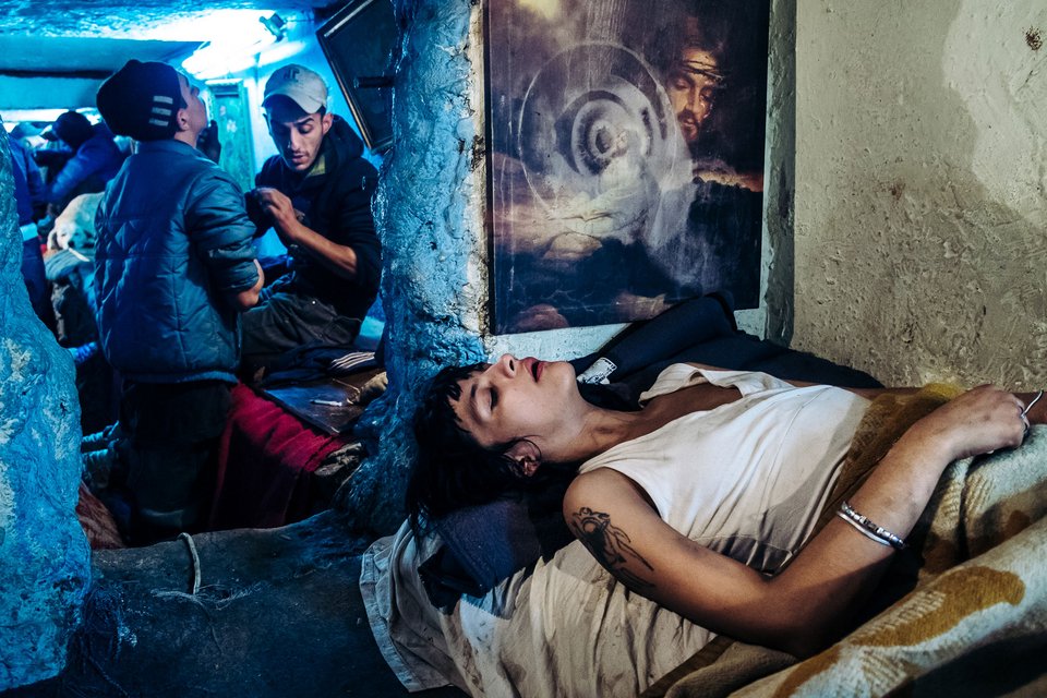 Το κορίτσι του υπονόμου: Εζησε και πέθανε σε τούνελ [εικόνες] | iefimerida.gr 4