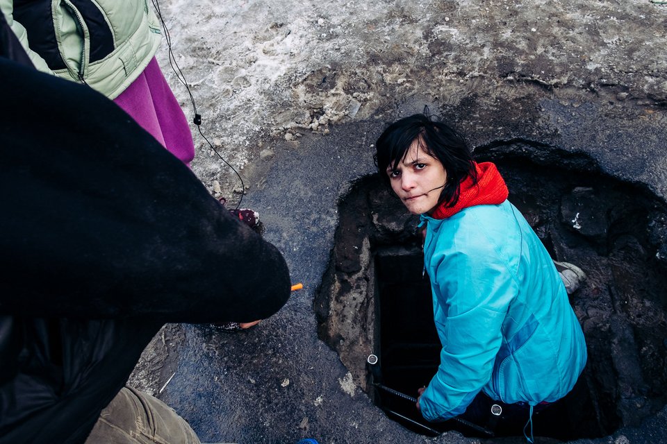 Το κορίτσι του υπονόμου: Εζησε και πέθανε σε τούνελ [εικόνες] | iefimerida.gr 5