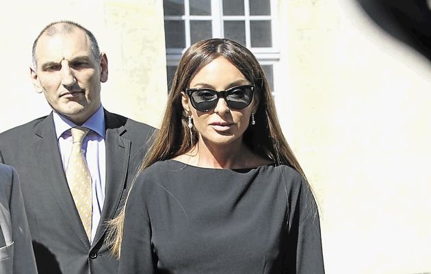 Μεχριμπάν Αλίεβα, η Σοφία Λόρεν της Ανατολής -Η σύζυγος του Αζέρου προέδρου που πέταξε το φερετζέ [εικόνες] | iefimerida.gr 22