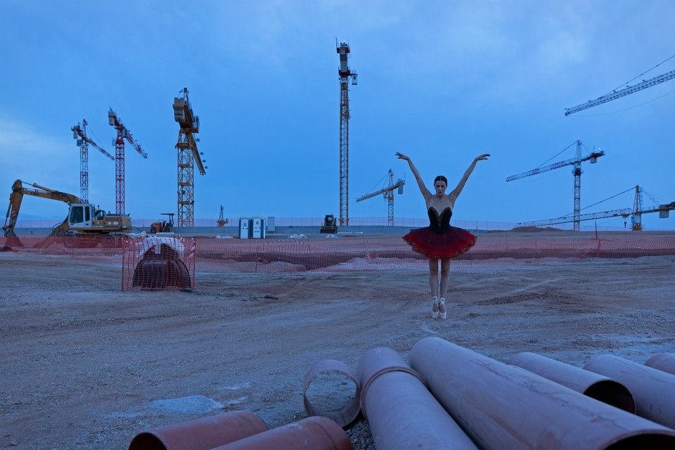 Xoρευτές της Λυρικής μέσα στο εργοτάξιο του Κέντρου Πολιτισμού Ιδρυμα Σταύρος Νιάρχος [εικόνες] | iefimerida.gr 1