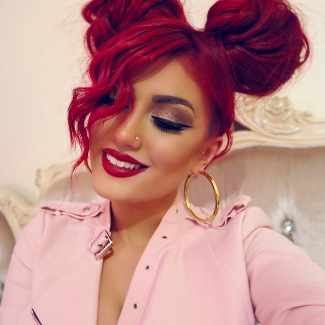 Η καλλονή ποπ σταρ που εμπνέει τους Κούρδους να πολεμήσουν το ISIS [εικόνες] | iefimerida.gr 2