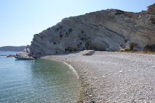 Γωνιά εξωτική -Ασπρονήσια: Τρεις βράχοι «πεταμένοι» στο Αιγαίο -Πηγαίνεις από τον έναν στον άλλον... περπατώντας [εικόνες] | iefimerida.gr 6