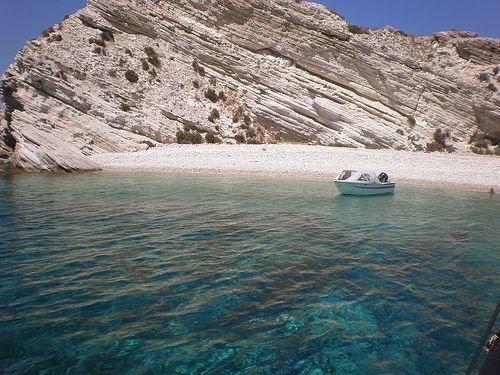 Γωνιά εξωτική -Ασπρονήσια: Τρεις βράχοι «πεταμένοι» στο Αιγαίο -Πηγαίνεις από τον έναν στον άλλον... περπατώντας [εικόνες] | iefimerida.gr 8