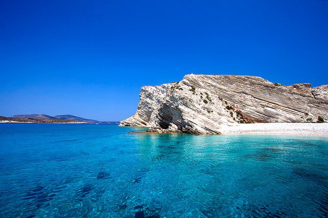 Γωνιά εξωτική -Ασπρονήσια: Τρεις βράχοι «πεταμένοι» στο Αιγαίο -Πηγαίνεις από τον έναν στον άλλον... περπατώντας [εικόνες] | iefimerida.gr 9