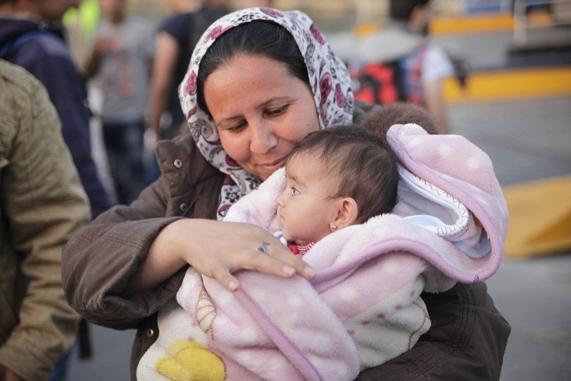 Στον Πειραιά περίπου 2.000 μετανάστες από τη Μυτιλήνη και στη συνέχεια στην... Ομόνοια [εικόνες] | iefimerida.gr 6