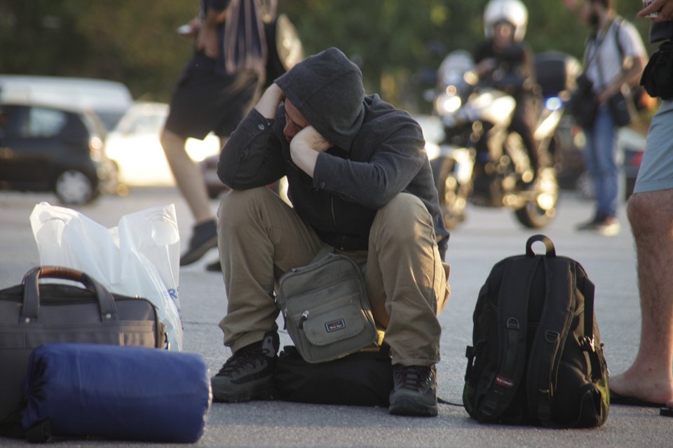 Στον Πειραιά περίπου 2.000 μετανάστες από τη Μυτιλήνη και στη συνέχεια στην... Ομόνοια [εικόνες] | iefimerida.gr 12