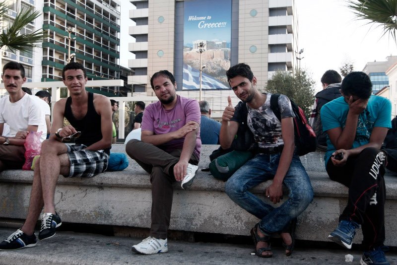 Στον Πειραιά περίπου 2.000 μετανάστες από τη Μυτιλήνη και στη συνέχεια στην... Ομόνοια [εικόνες] | iefimerida.gr 13