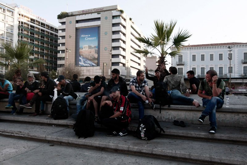 Στον Πειραιά περίπου 2.000 μετανάστες από τη Μυτιλήνη και στη συνέχεια στην... Ομόνοια [εικόνες] | iefimerida.gr 14