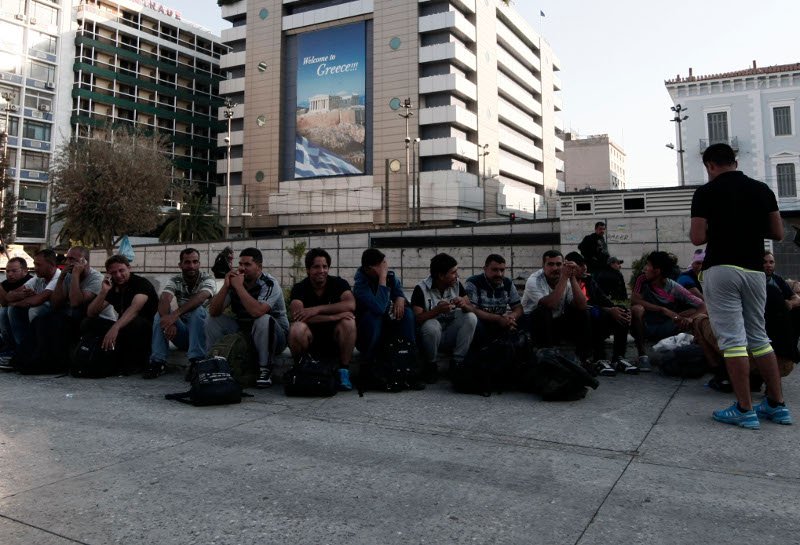 Στον Πειραιά περίπου 2.000 μετανάστες από τη Μυτιλήνη και στη συνέχεια στην... Ομόνοια [εικόνες] | iefimerida.gr 15