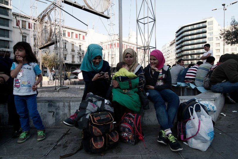 Στον Πειραιά περίπου 2.000 μετανάστες από τη Μυτιλήνη και στη συνέχεια στην... Ομόνοια [εικόνες] | iefimerida.gr 17