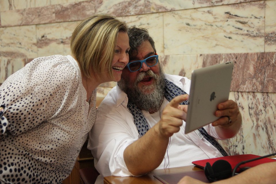 Ο Κραουνάκης πήγε στη συνεδρίαση της επιτροπής για το χρέος στη Βουλή και τρέλανε τα φλας [εικόνες] | iefimerida.gr 3