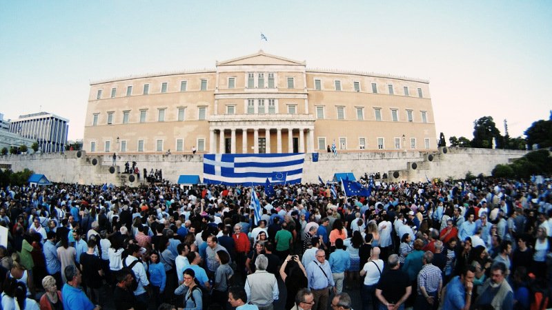 Ηχηρό μήνυμα από τους «Μένουμε Ευρώπη» - Πάνω από 10.000 στο Σύνταγμα [εικόνες] | iefimerida.gr 3