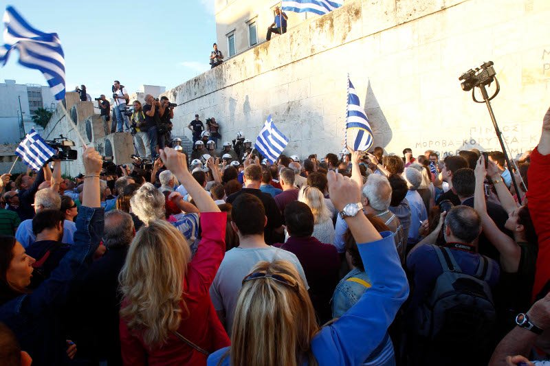 Ηχηρό μήνυμα από τους «Μένουμε Ευρώπη» - Πάνω από 10.000 στο Σύνταγμα [εικόνες] | iefimerida.gr 6