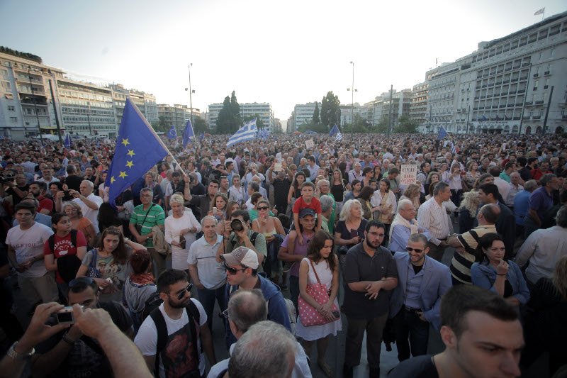 Ηχηρό μήνυμα από τους «Μένουμε Ευρώπη» - Πάνω από 10.000 στο Σύνταγμα [εικόνες] | iefimerida.gr 2