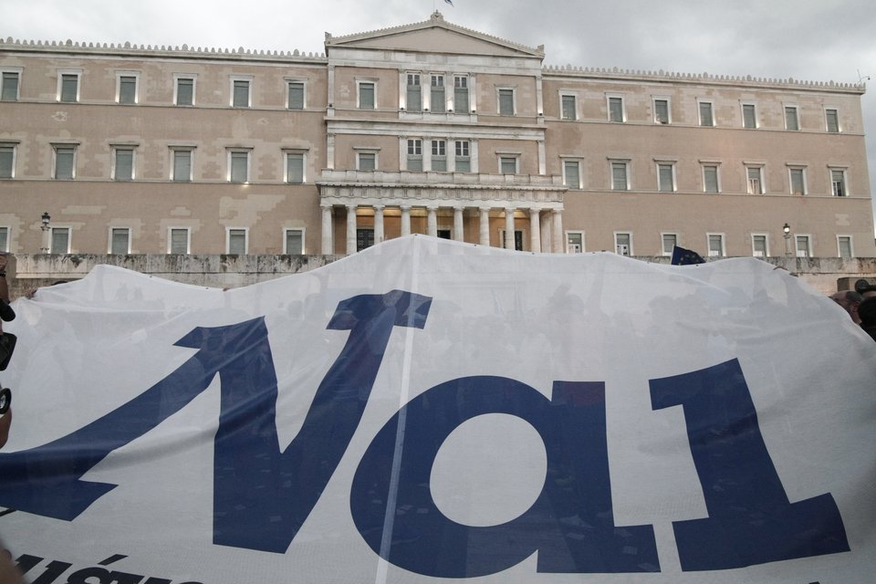 Χιλιάδες διαδηλωτές στο Σύνταγμα: Φώναξαν μέσα στη βροχή υπέρ του «ναι» στο δημοψήφισμα [εικόνες & βίντεο] | iefimerida.gr 20