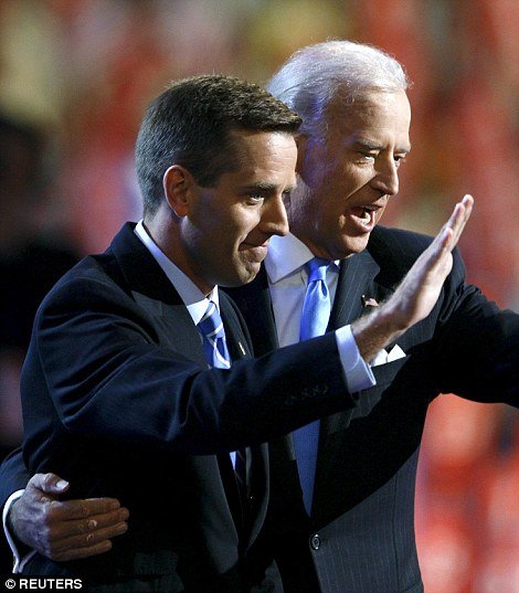 «Κατέρρευσε» ο Τζο Μπάιντεν στην κηδεία του γιου του [εικόνες] | iefimerida.gr 11