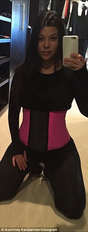 Φόρεσαν τον κορσέ που χαρίζει σώμα-«κλεψύδρα» -Πώς έγιναν τα κορμιά τριών γυναικών [εικόνες] | iefimerida.gr 2