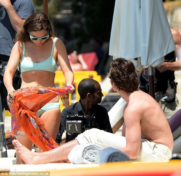 Η Καλίσι τα πέταξε: Με μαγιό στην παραλία πρωταγωνίστρια του Game of Thrones [εικόνες] | iefimerida.gr 5