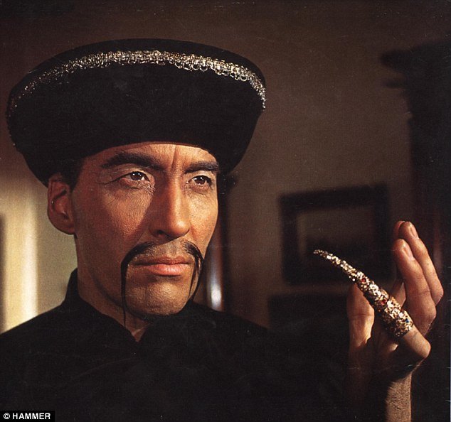 Πολέμησε, έγινε μυστικός πράκτορας, είδε δημόσια εκτέλεση με γκιλοτίνα: Η απίστευτη ζωή του Κρίστοφερ Λι [εικόνες] | iefimerida.gr 4