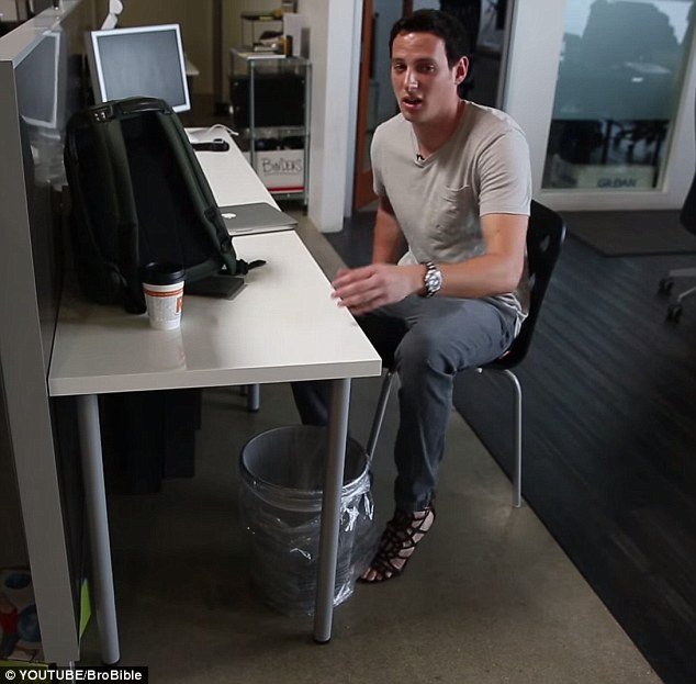 Αντρας δοκιμάζει γυναικείες γόβες για 12 ώρες: Ο πόνος είναι αφόρητος, πώς αντέχετε; [εικόνες & βίντεο] | iefimerida.gr 4