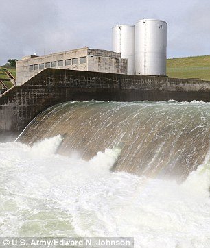 Η γιγάντια ρουφήχτρα που εμφανίστηκε σε λίμνη των ΗΠΑ [εικόνες] | iefimerida.gr 3