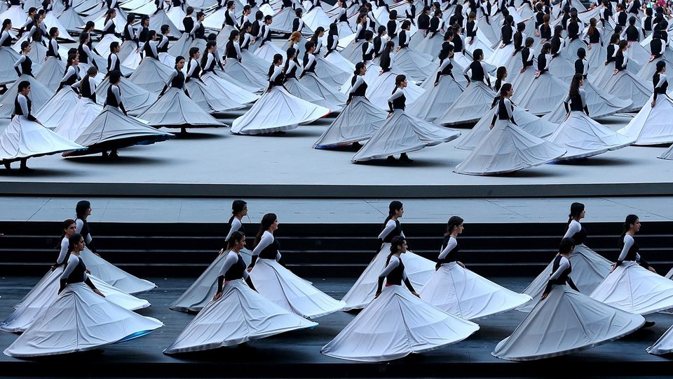 Καρέ-καρέ η τελετή έναρξης στο Μπακού: Ολική έκλειψη ηλίου, σεισμός γεννά ένα βουνό, η αγάπη θριαμβεύει [βίντεο και εικόνες] | iefimerida.gr 0