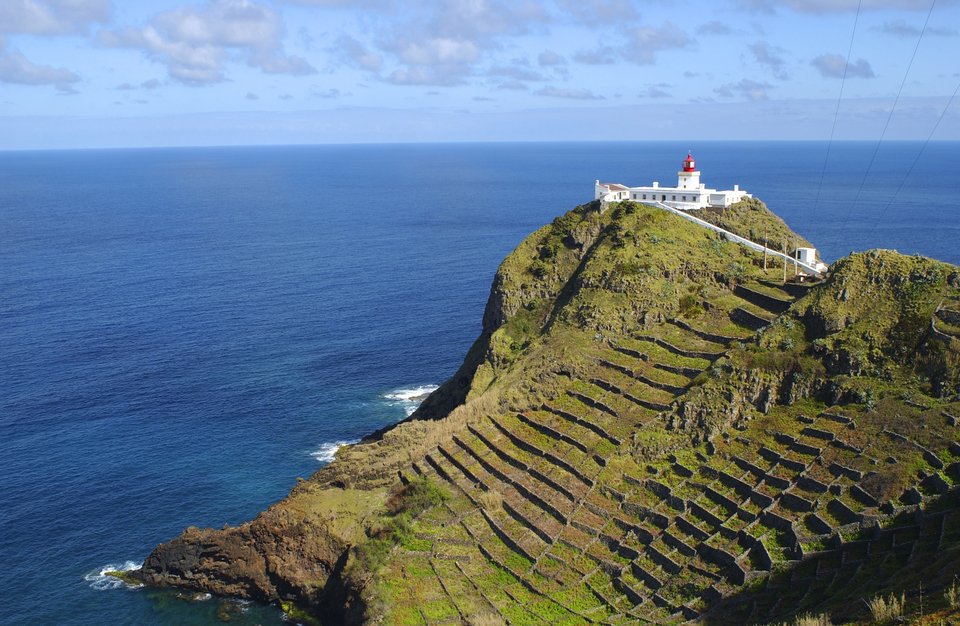 Το κρυμμένο μυστικό της Ευρώπης -Τα καταπράσινα νησιά με τα σμαραγδένια νερά, τους αμπελώνες και τις άλλης εποχής πόλεις [εικόνες] | iefimerida.gr 1