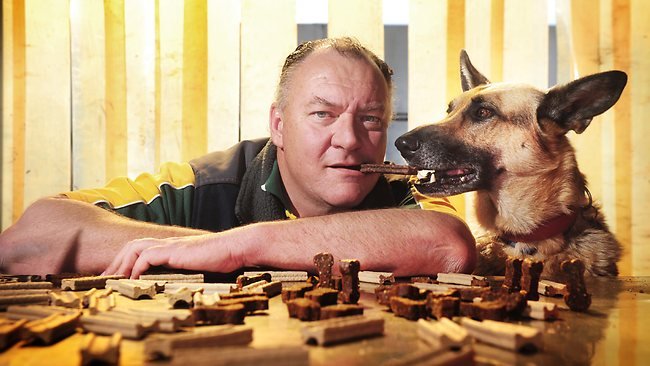 Οι 10 πιο παράξενες δουλειές στον κόσμο: Από τον... αγκαλίτσα, στον δοκιμαστή τροφών για σκύλους [εικόνες] | iefimerida.gr 0