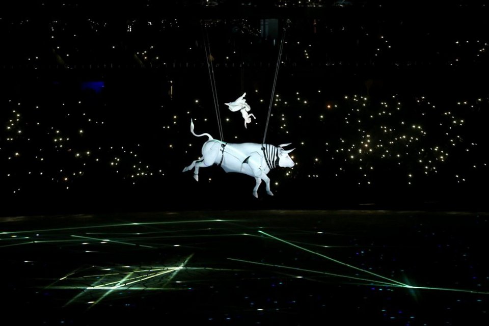 Καρέ-καρέ η τελετή έναρξης στο Μπακού: Ολική έκλειψη ηλίου, σεισμός γεννά ένα βουνό, η αγάπη θριαμβεύει [βίντεο και εικόνες] | iefimerida.gr 6