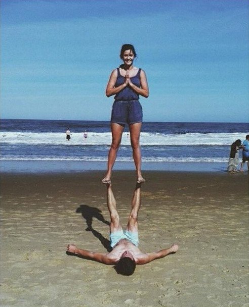 Acro yoga και couples yoga: Η νέα μανία των ζευγαριών -Κατά πόσο μπορεί να κάνει τη σχέση τους πιο σταθερή [εικόνες] | iefimerida.gr 6