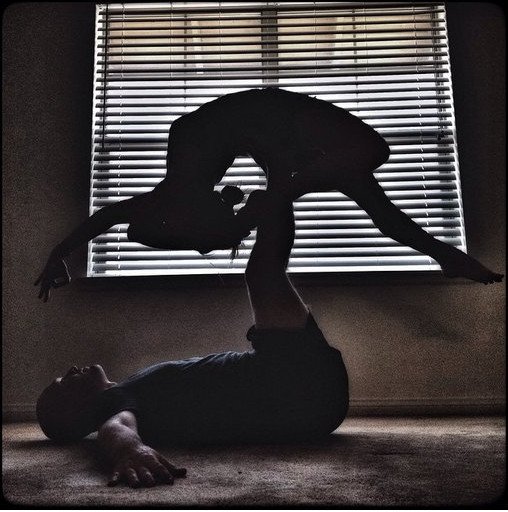 Acro yoga και couples yoga: Η νέα μανία των ζευγαριών -Κατά πόσο μπορεί να κάνει τη σχέση τους πιο σταθερή [εικόνες] | iefimerida.gr 4