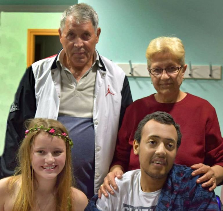 16χρονη εκπλήρωσε την τελευταία επιθυμία του αγοριού της και τον παντρεύτηκε λίγες ημέρες πριν πεθάνει [εικόνες] | iefimerida.gr 0