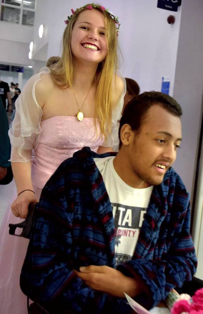 16χρονη εκπλήρωσε την τελευταία επιθυμία του αγοριού της και τον παντρεύτηκε λίγες ημέρες πριν πεθάνει [εικόνες] | iefimerida.gr 3