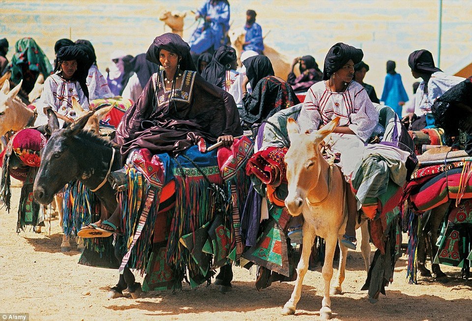 Τουαρέγκ: Οι μουσουλμάνες που έχουν ελεύθερες σχέσεις, δεν φορούν μπούρκα και παίρνουν διαζύγιο [εικόνες] | iefimerida.gr 7