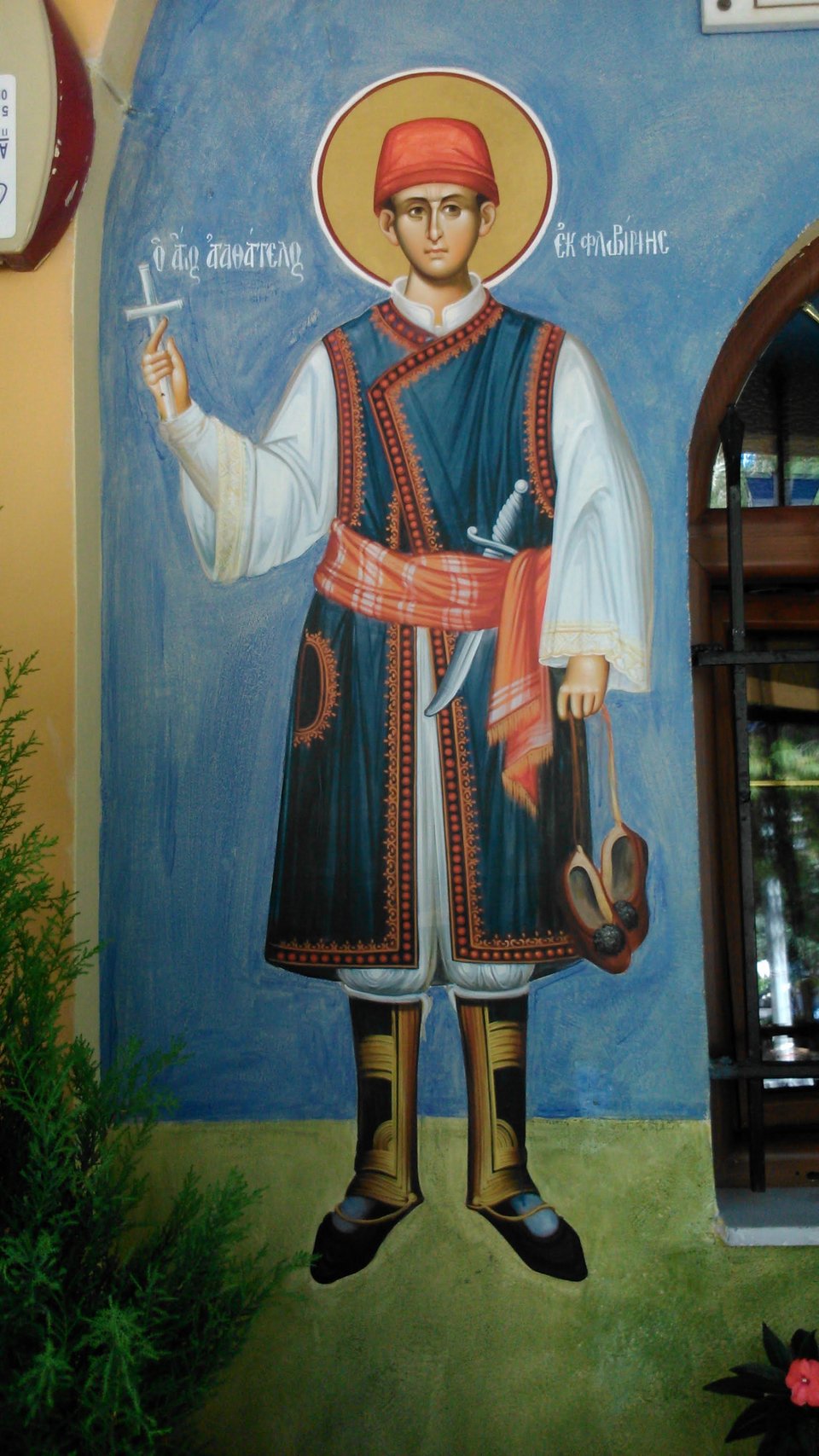 Αγιογραφίες με ελληνικές παραδοσιακές στολές [εικόνες] | iefimerida.gr 2