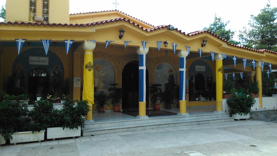 Αγιογραφίες με ελληνικές παραδοσιακές στολές [εικόνες] | iefimerida.gr 5