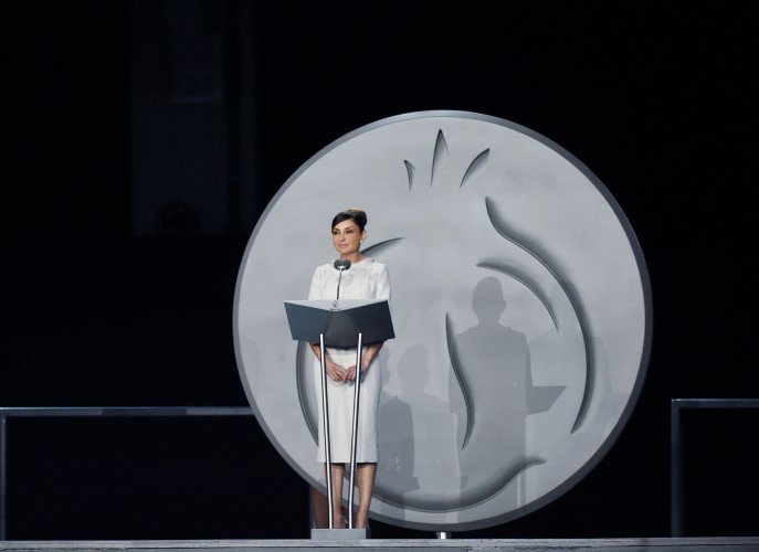 Μεχριμπάν Αλίεβα, η Σοφία Λόρεν της Ανατολής -Η σύζυγος του Αζέρου προέδρου που πέταξε το φερετζέ [εικόνες] | iefimerida.gr 0