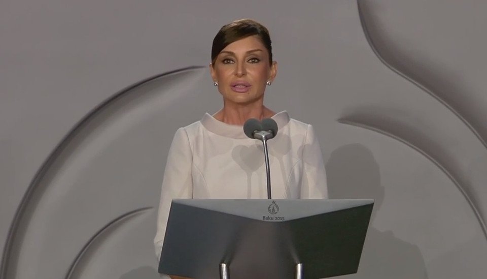 Μεχριμπάν Αλίεβα, η Σοφία Λόρεν της Ανατολής -Η σύζυγος του Αζέρου προέδρου που πέταξε το φερετζέ [εικόνες] | iefimerida.gr 1