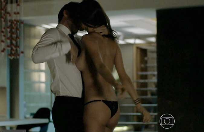 Καυτές σκηνές με πρωταγωνίστρια την Αλεσάντρα Αμπρόζιο [εικόνες] | iefimerida.gr 5