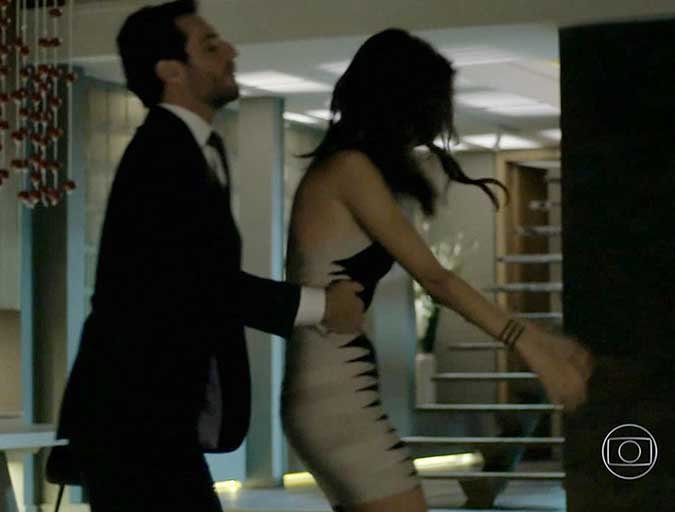 Καυτές σκηνές με πρωταγωνίστρια την Αλεσάντρα Αμπρόζιο [εικόνες] | iefimerida.gr 3