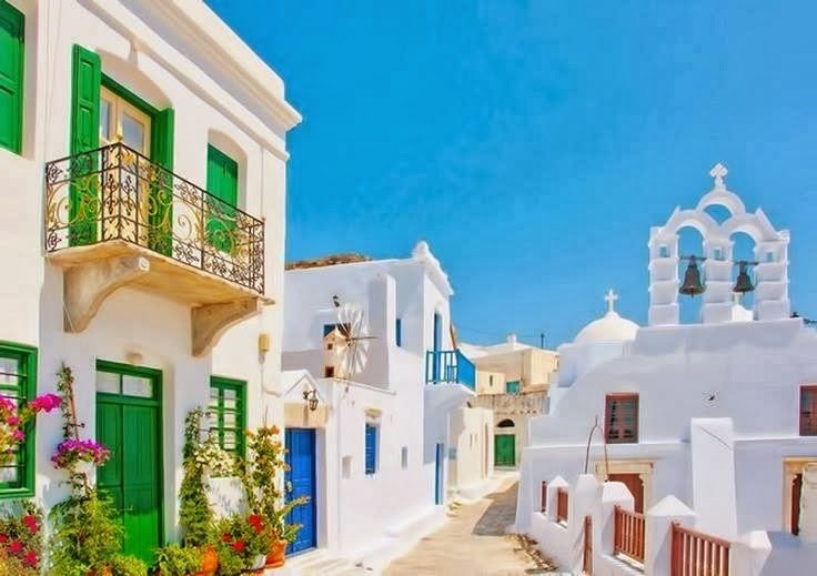 Εκεί τίποτα δεν είναι μουντό -Μια από τις πιο πολύχρωμες πόλεις της Ευρώπης βρίσκεται σε ελληνικό νησί [εικόνες] | iefimerida.gr 15