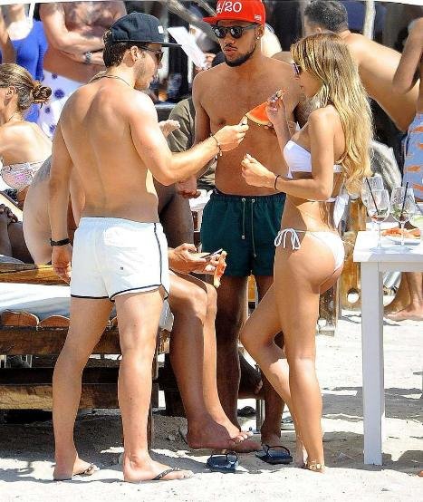 Κορμάρα η σύντροφος του Μάριο Γκέτσε, «μάγεψε» και την Ιμπιζα [εικόνες] | iefimerida.gr 0