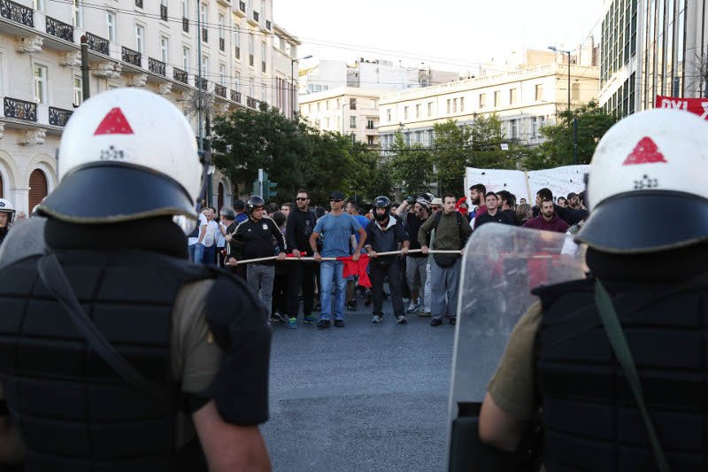 Ηχηρό μήνυμα από τους «Μένουμε Ευρώπη» - Πάνω από 10.000 στο Σύνταγμα [εικόνες] | iefimerida.gr 10