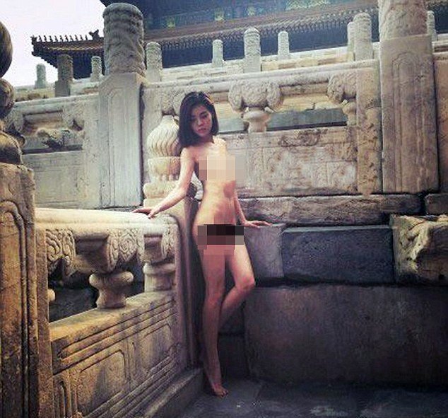 Φωτογράφιση- σκάνδαλο στην Απαγορευμένη Πόλη: Γυμνό μοντέλο ξεσήκωσε τους Κινέζους [εικόνες] | iefimerida.gr 2